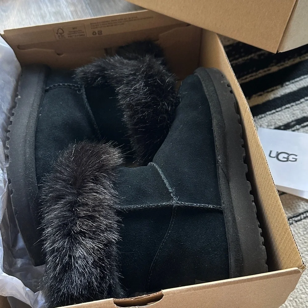 UGG Cathie Suede Genuine Sheepskin Lined Short Boots / SZ5